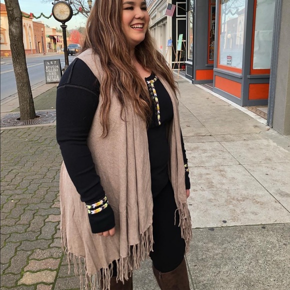 Lovestitch Hooded Fringe Vest - Picture 9 of 9